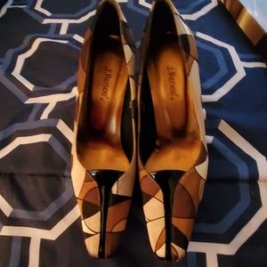 Women's dress shoes.